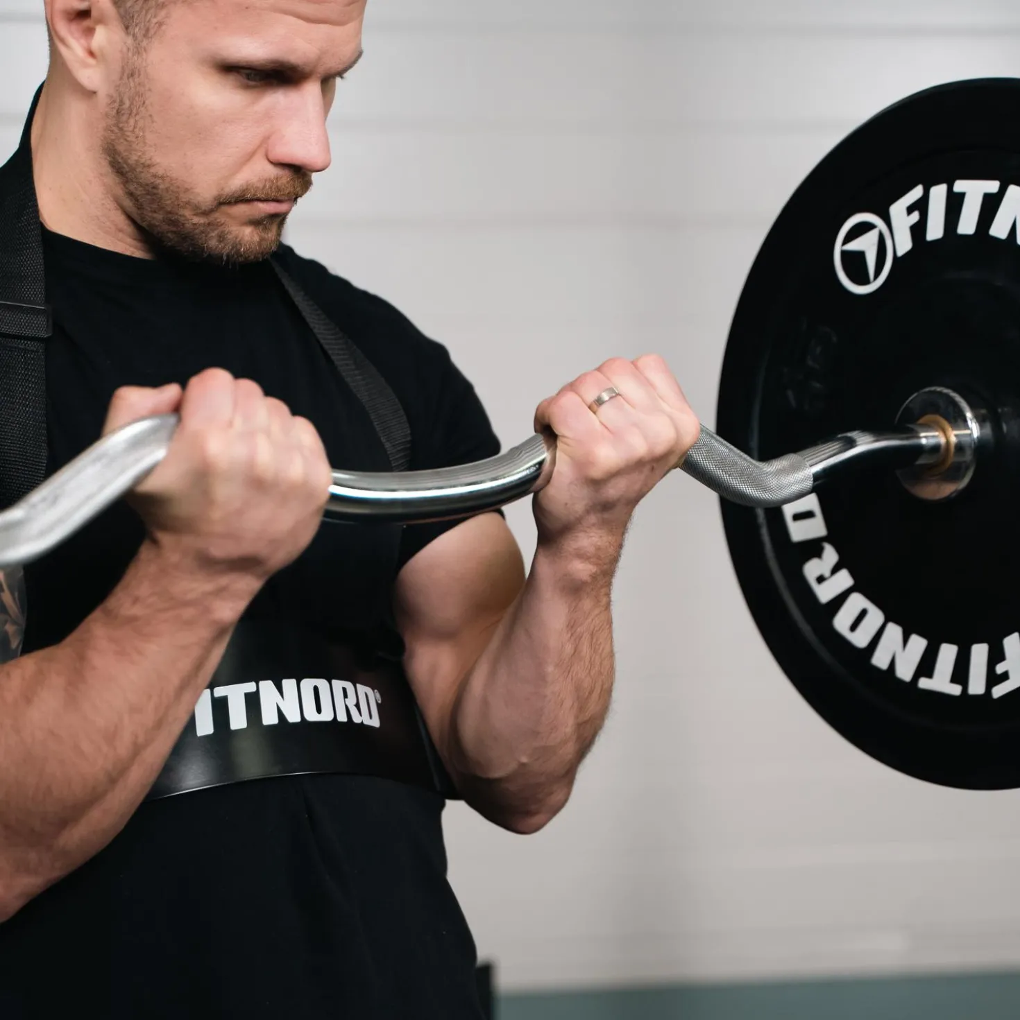FitNord Arm Blaster Hauiskääntötuki