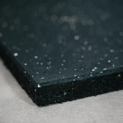 FitNord Kumilaatta 1m x 1m x 30mm, musta valkoisilla pilkuilla