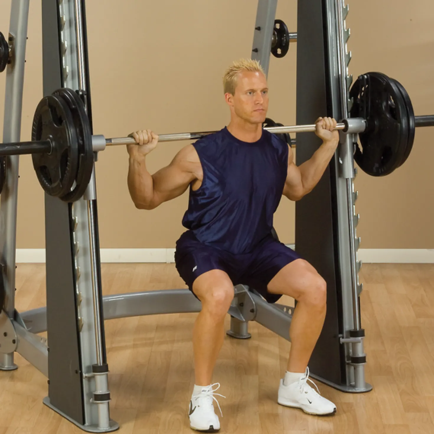Smith-laite vastapainolla Body-Solid Pro Club Line
