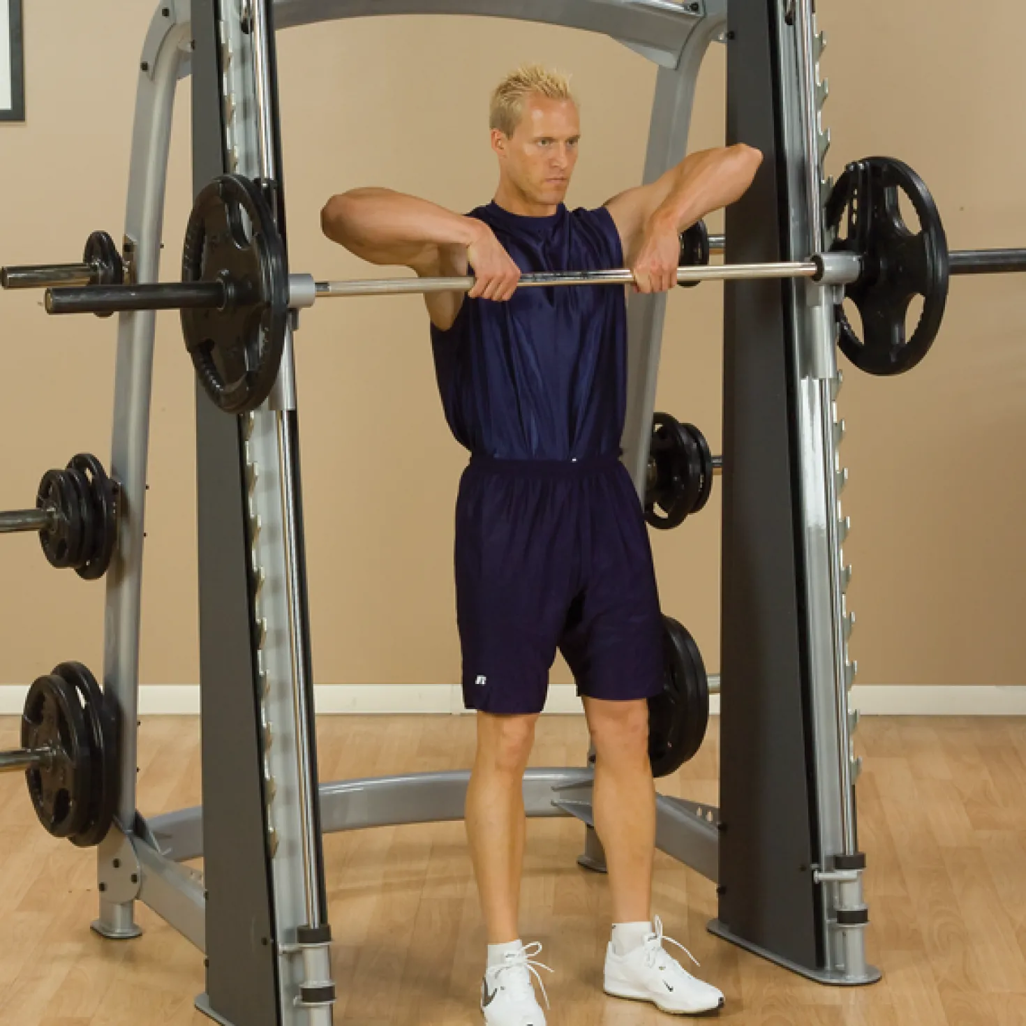 Smith-laite vastapainolla Body-Solid Pro Club Line