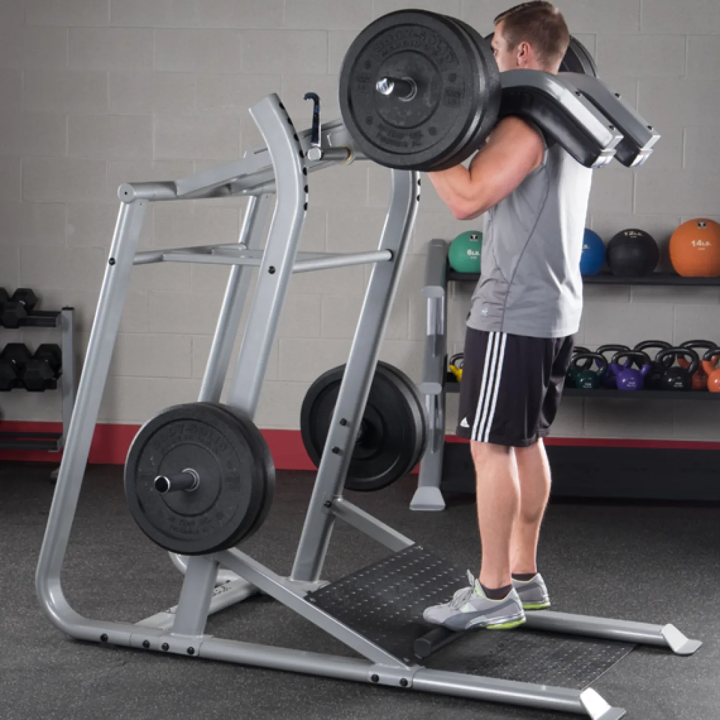 Vipuvarsi Hack-kyykky Body-Solid Pro Club Line