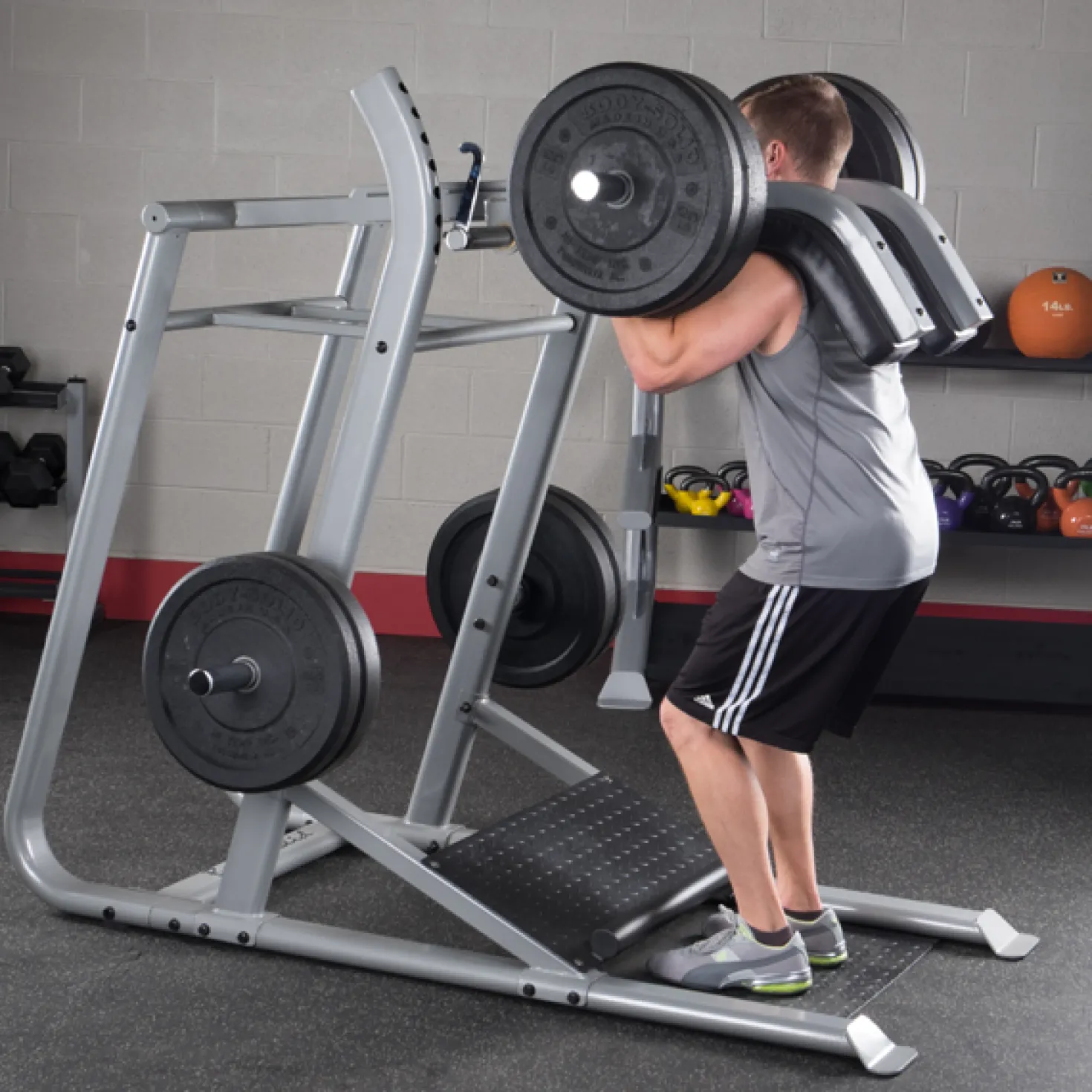 Vipuvarsi Hack-kyykky Body-Solid Pro Club Line