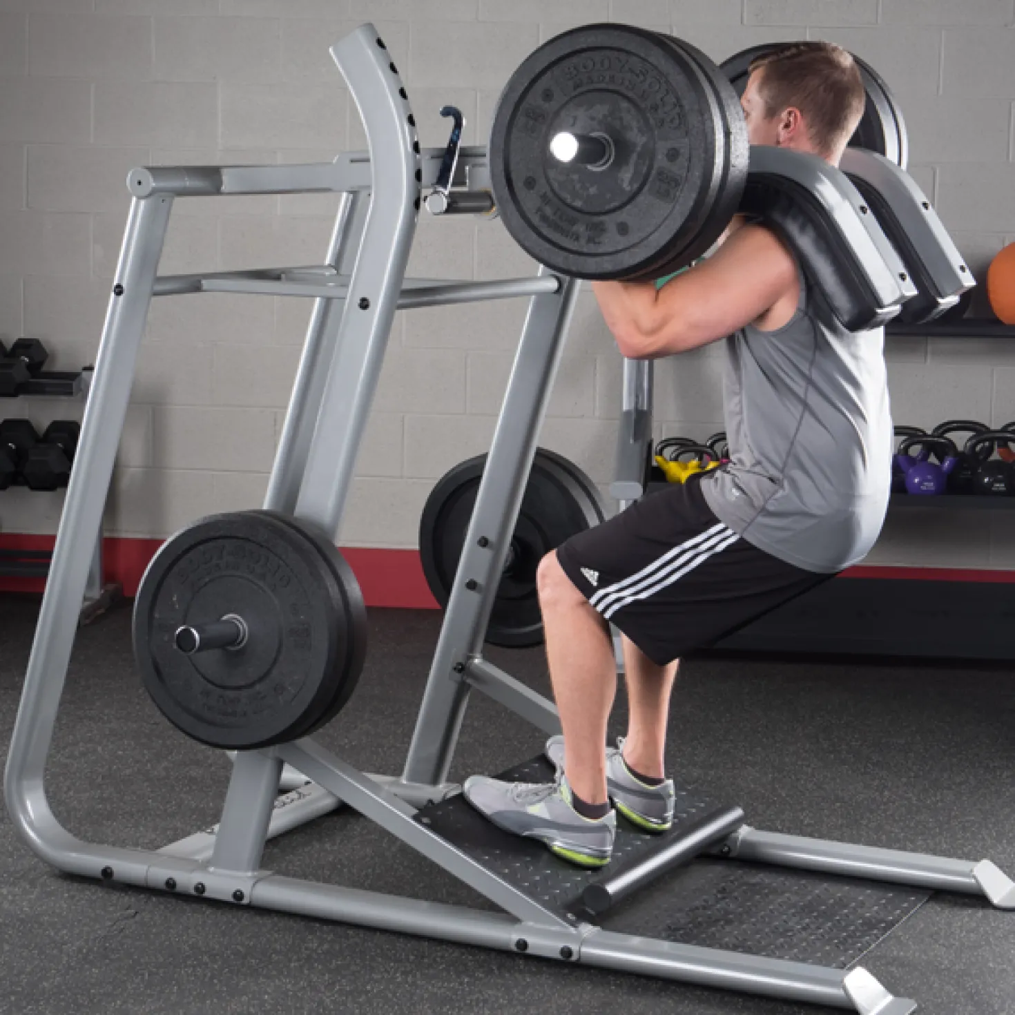 Vipuvarsi Hack-kyykky Body-Solid Pro Club Line